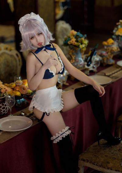 女孩穿汉服里面穿自己裤子吗_DVD免费观看电视剧